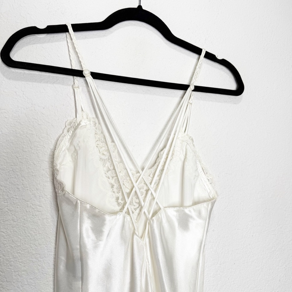 Delicates Cream Chemise and Robe Set - Picture 6 of 16